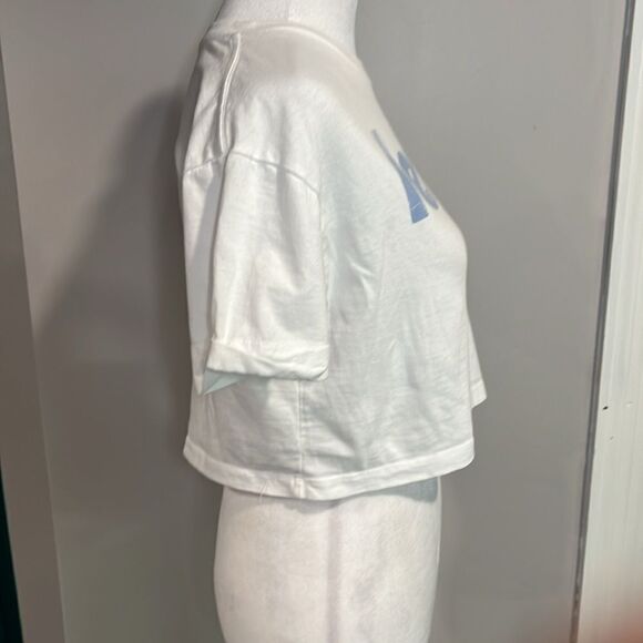 LEVIS white branded crop top - labeled as M but is more of a Small - Picture 4 of 9